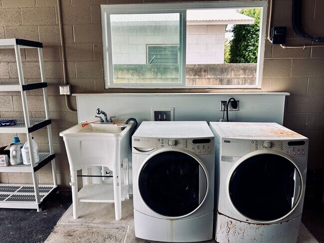 Building Photo - 606 Kaulani Way