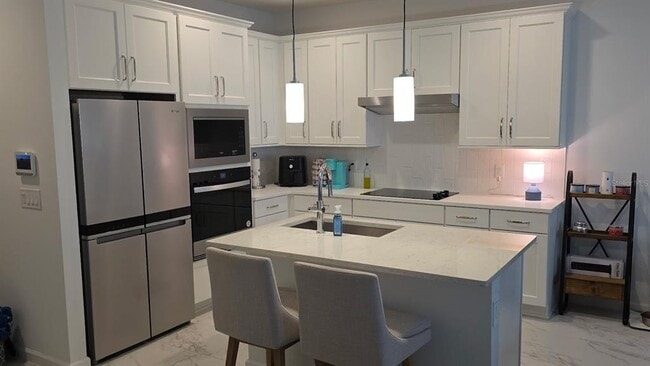 Building Photo - 1665 Pinecliff Dr