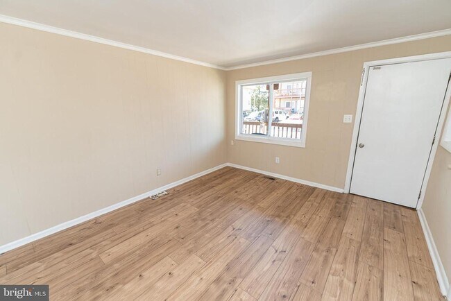 Building Photo - 516 Bay St