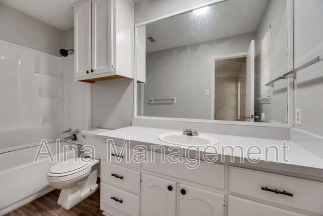 Building Photo - 2212 Windhurst Dr