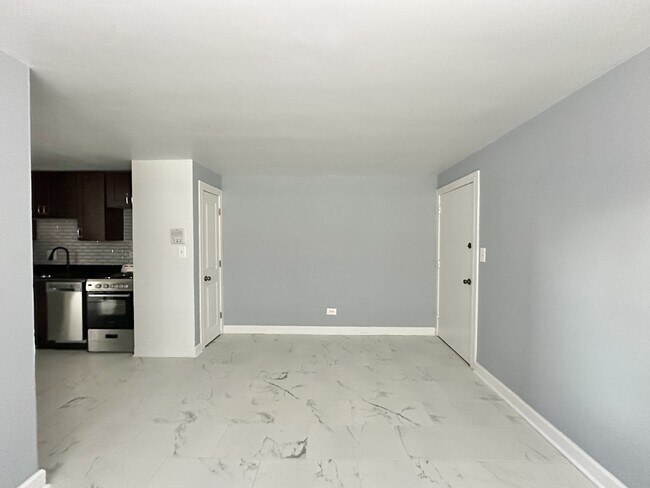 Building Photo - 6709 N California Ave