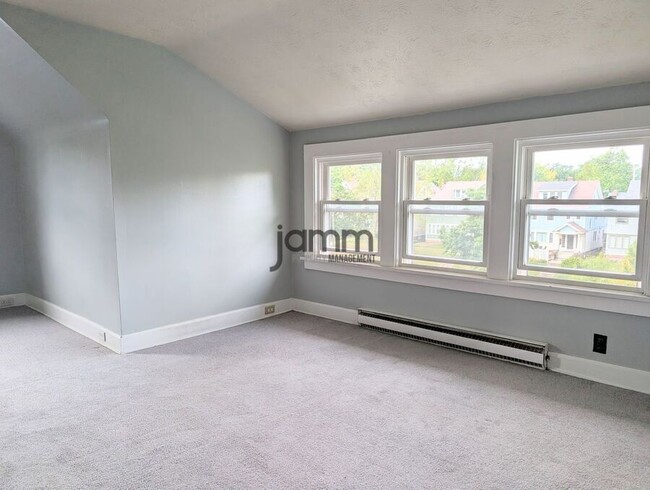 Building Photo - 1257 W Clifton Blvd