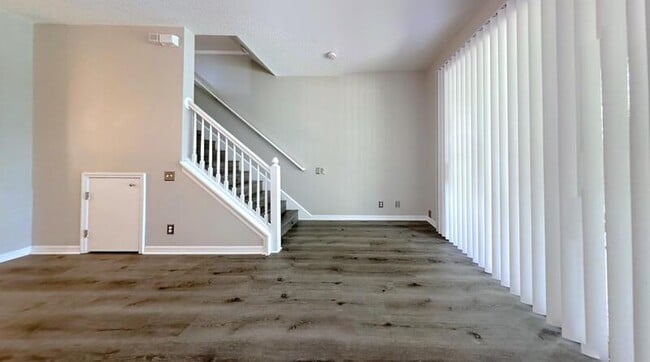 Building Photo - 9828 Fan Palm Way