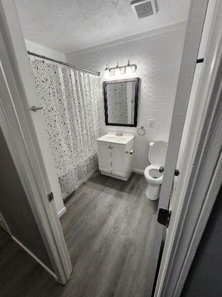 Building Photo - 1146 Morris Ave