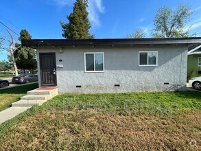 Building Photo - 220 W Cypress Ave