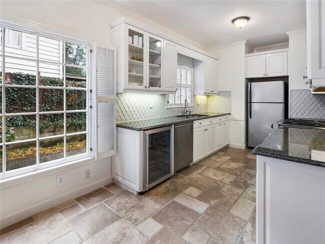 Building Photo - 1872 Wycliff Rd NW