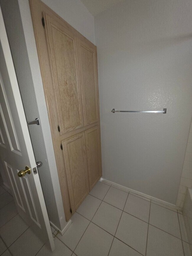 Building Photo - 8452 Boseck Dr