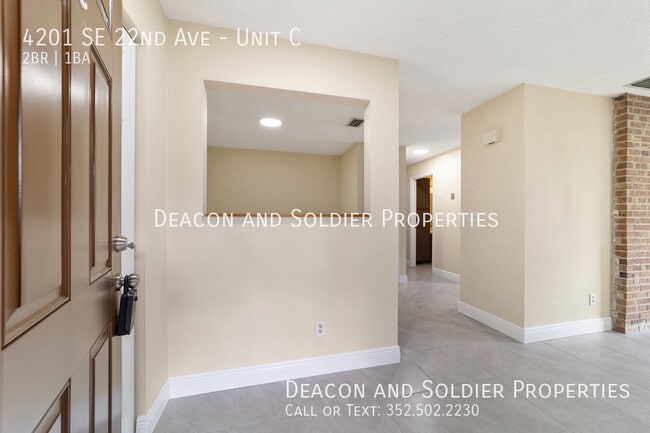 Building Photo - 4201 SE 22nd Ave