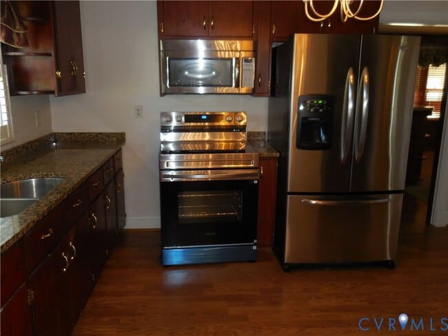 Building Photo - 1239 E Jack Jouett Rd