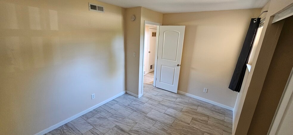 Building Photo - 6518 Birchview Dr N