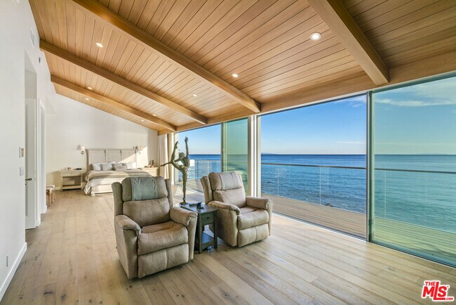 Building Photo - 27002 Malibu Cove Colony Dr