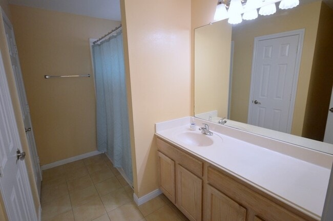 Building Photo - 8311 Kingsbridge Meadow Dr