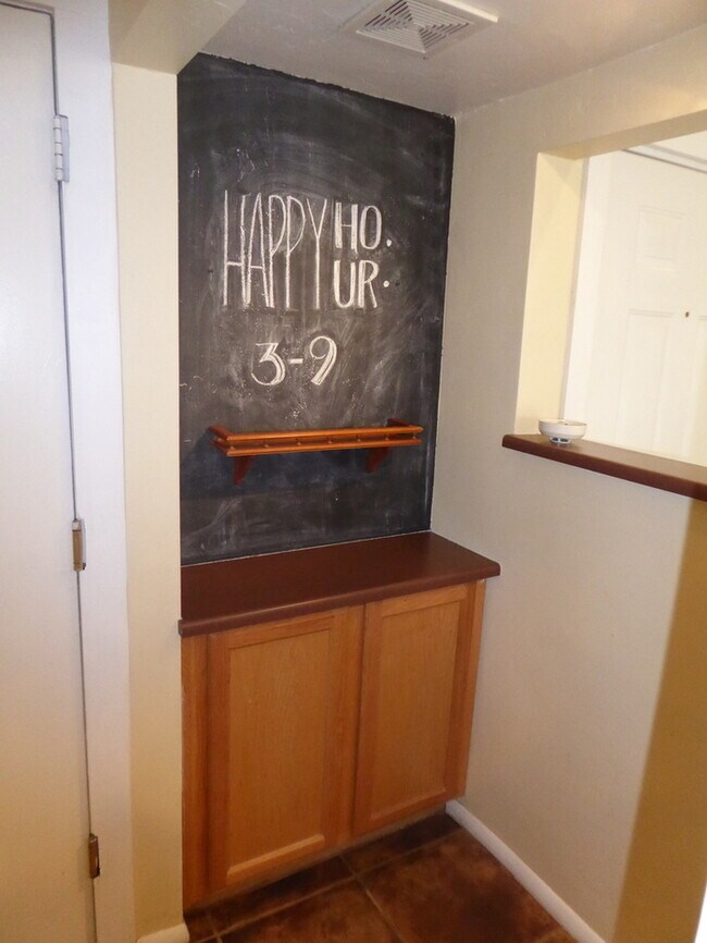 Building Photo - 820 W University Dr