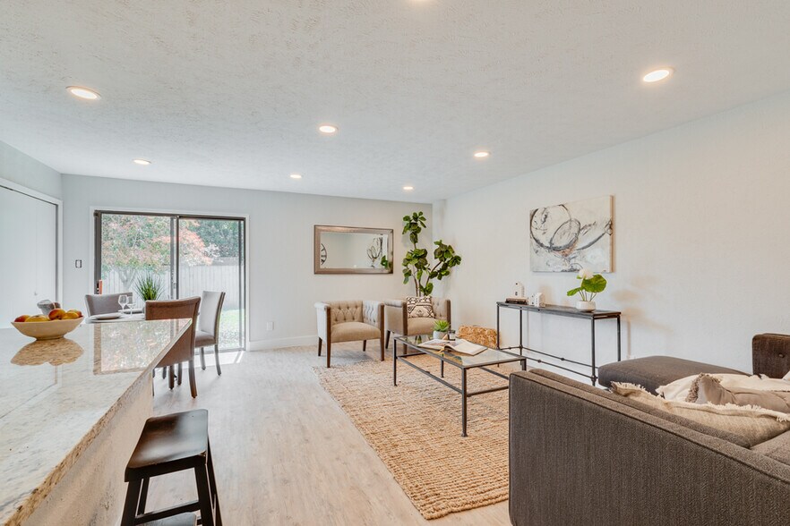 Building Photo - 3805 Longmeadow Way