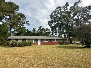 Building Photo - 3 bedrooms - West Augusta Rental – (30909) Living room, plus an office-Convenient location close ...