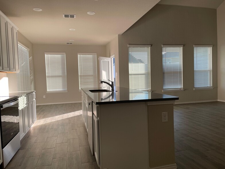 Building Photo - 10032 Adams Ln