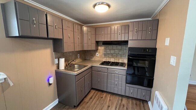 Kitchen - 7644 Fayette St