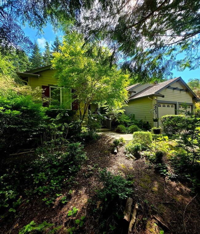 Building Photo - ***PENDING APPLICATION***2 Bed, 2 Bath with Den and Detached Casita For Rent in Port Ludlow!