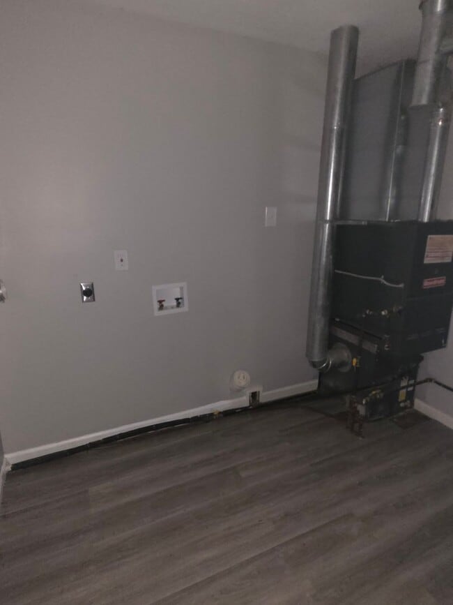 Building Photo - LIMITED TIME**NO APPLICATION FEE**1/2 OFF DEPOSIT**