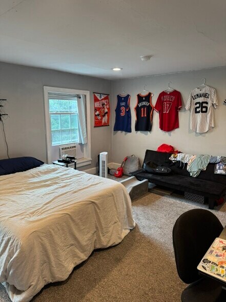 Bedroom - 206 S Walnut St