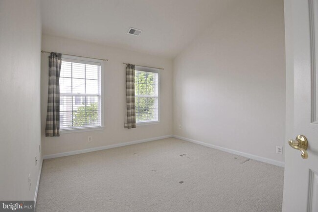 Building Photo - 46186 Aisquith Terrace