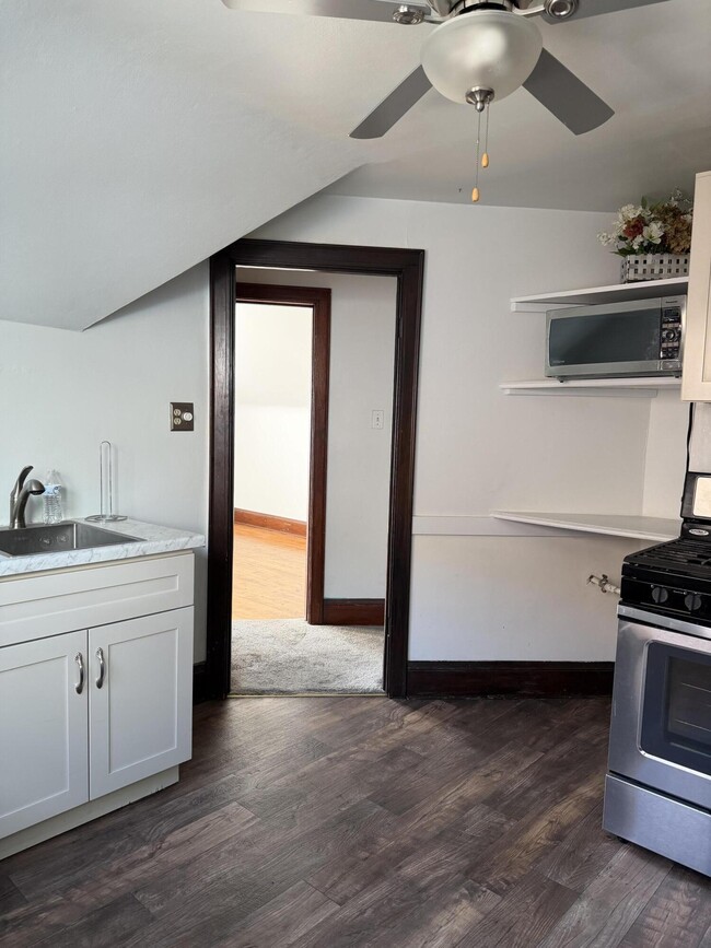 Building Photo - 3647A E Munkwitz Ave