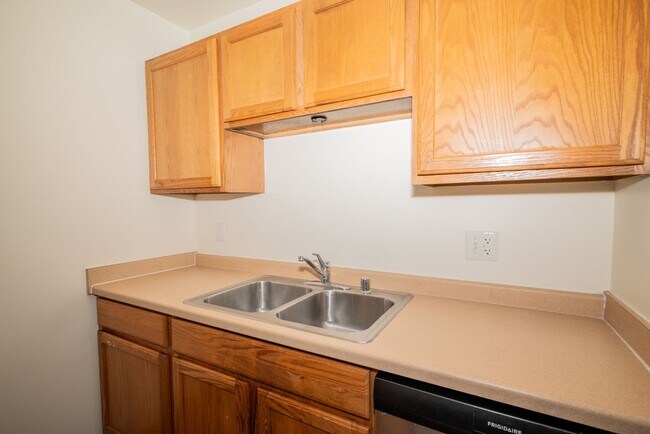 Building Photo - 1205 Emerald Terrace