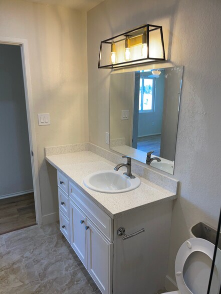 Building Photo - 1501 Broadway Ave