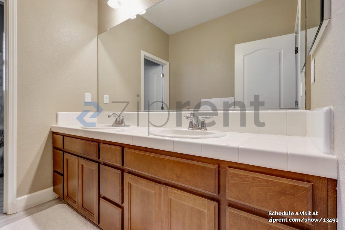 Building Photo - 308 Cantada Ct