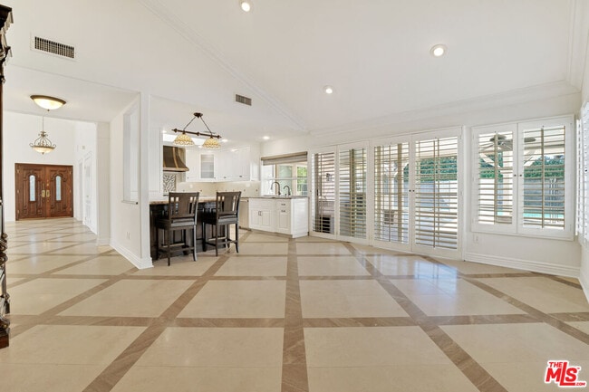 Building Photo - 10945 Cozycroft Ave