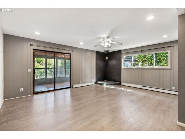 Building Photo - Classic Hillsboro Home with Two Spacious B...