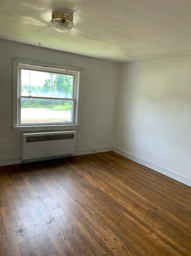 Building Photo - 3265 Sunset Blvd