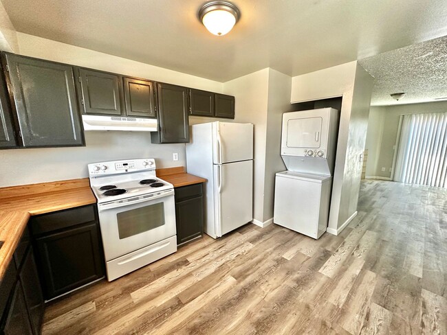 Building Photo - Welcome to Your Newly Renovated 2-Bedroom,...