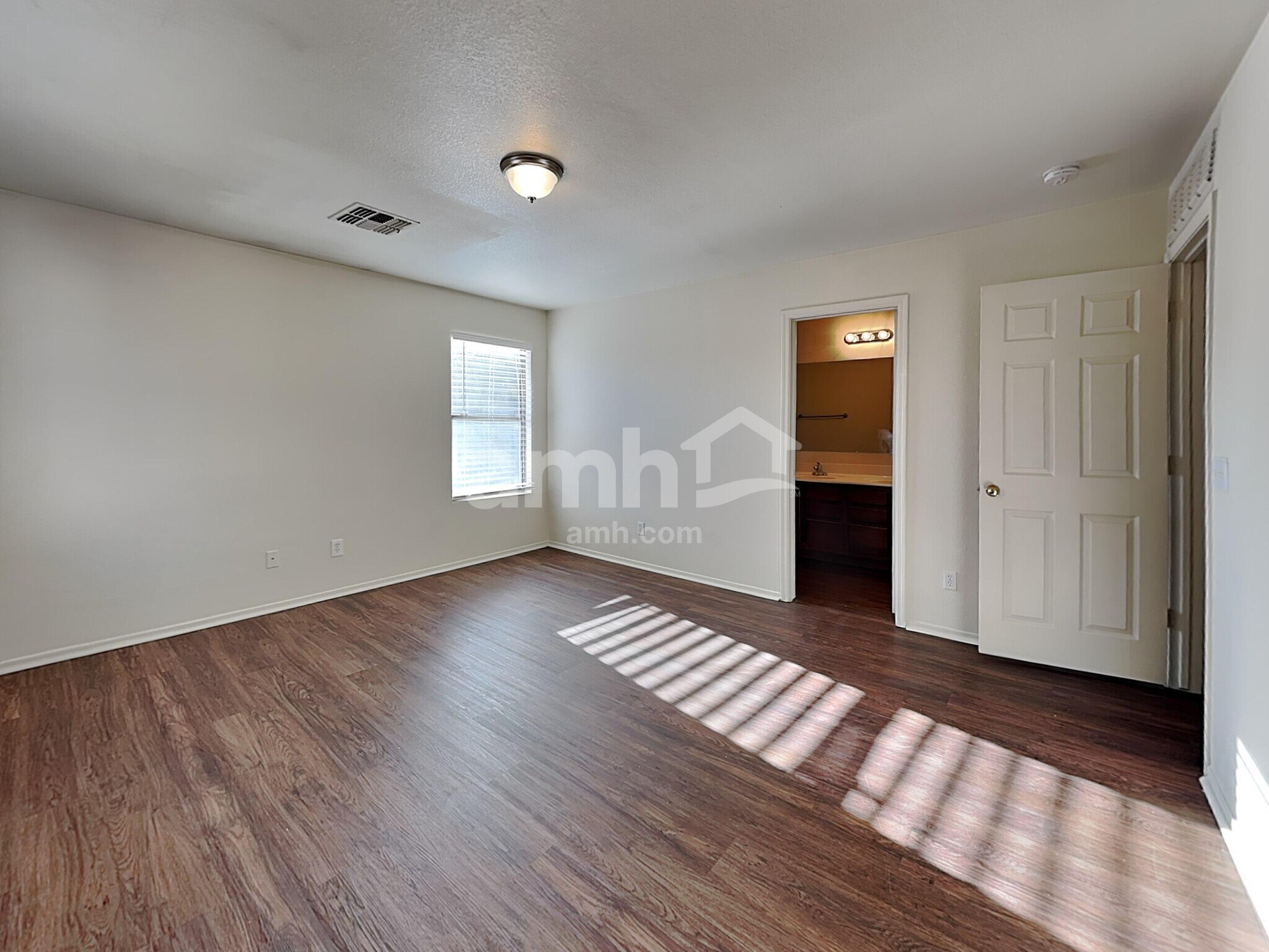 Building Photo - 9680 N 82nd Ln
