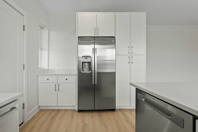 Building Photo - 432 S Maple Ave