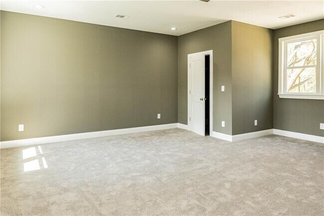 Building Photo - 1433 Merriman Ln NE