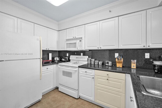 Building Photo - 2501 S Ocean Dr