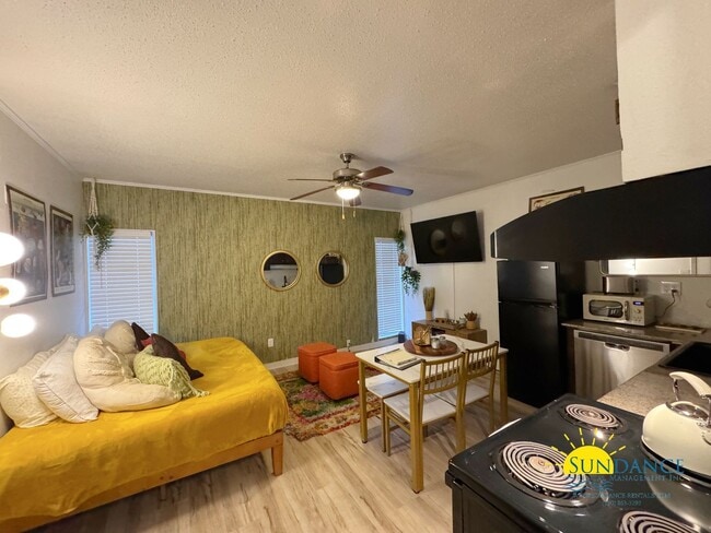Building Photo - Charming 1-Bed, 1-Bath (Furnished Optional...