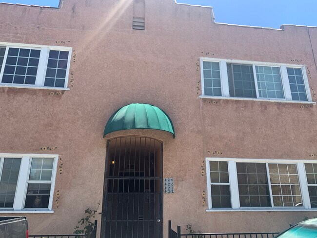 Building Photo - 420 N Rose Pl