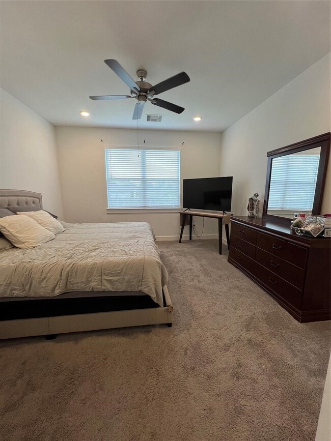 Building Photo - 13107 Clear View Dr