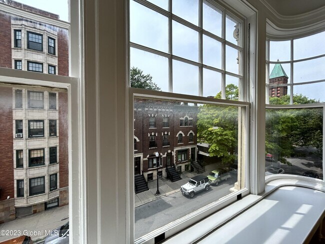 Building Photo - 355 State St