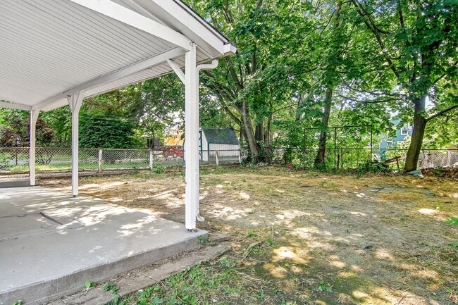 Building Photo - Coming Soon! Charming 3 Bedroom, 1.5 Bath ...