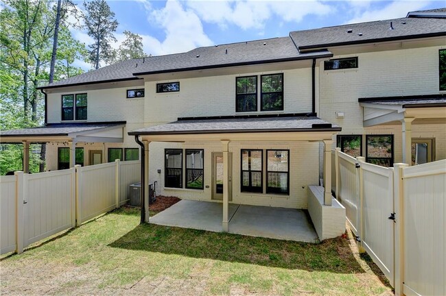 Building Photo - 204 Holsten Ln