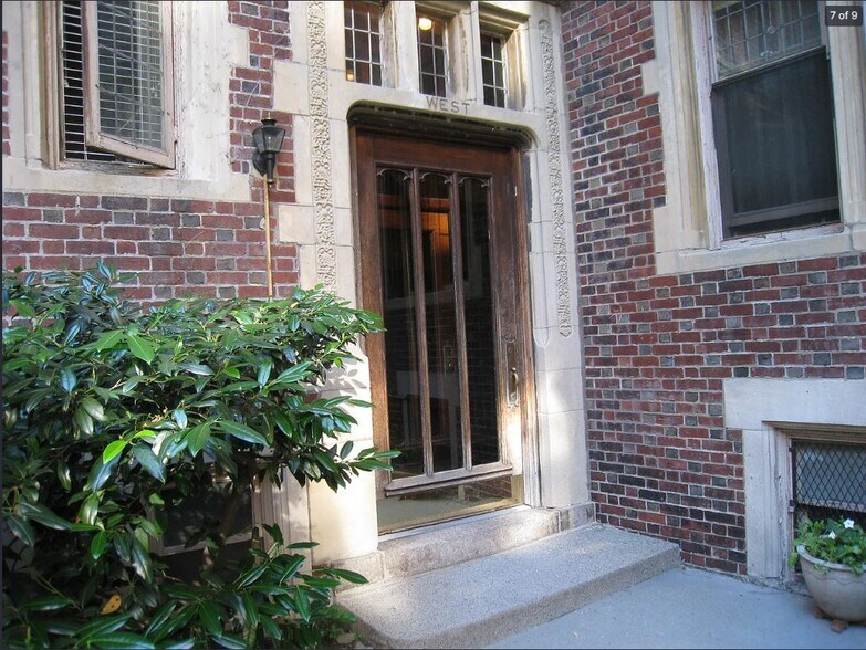 Building Photo - 10 Dana St