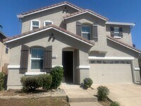 Building Photo - Spacious 4 bedroom 2.5 Bathroom Gold River...