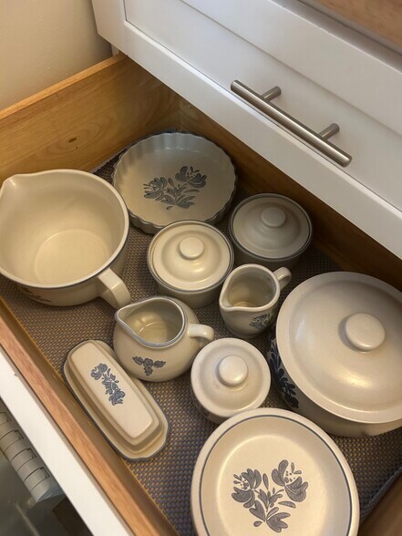 Building Photo - 1946 Chapel St