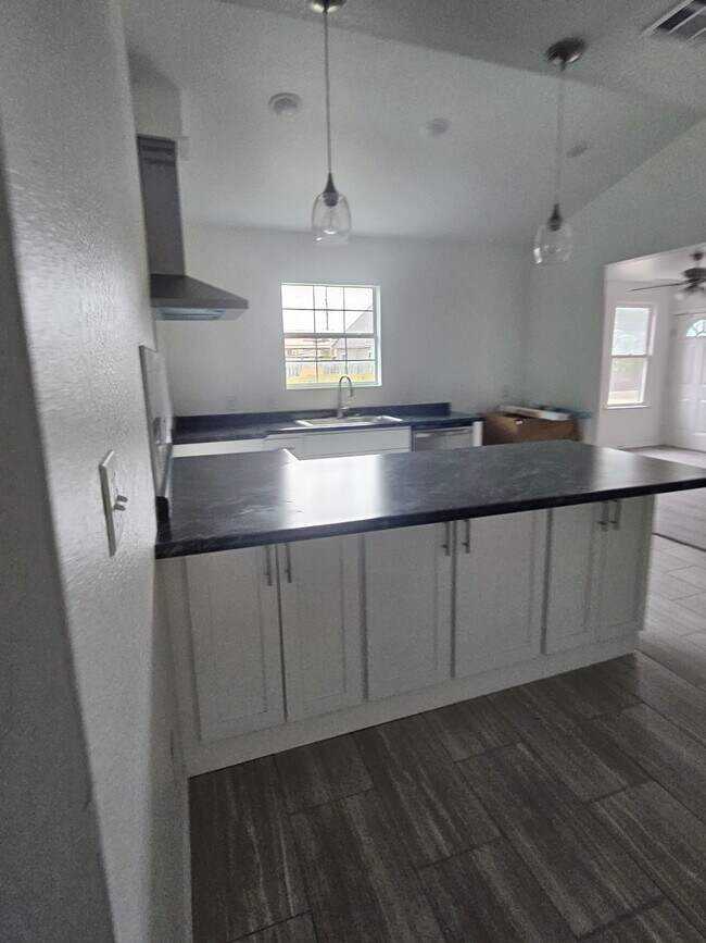 Building Photo - 923 McIlvaine