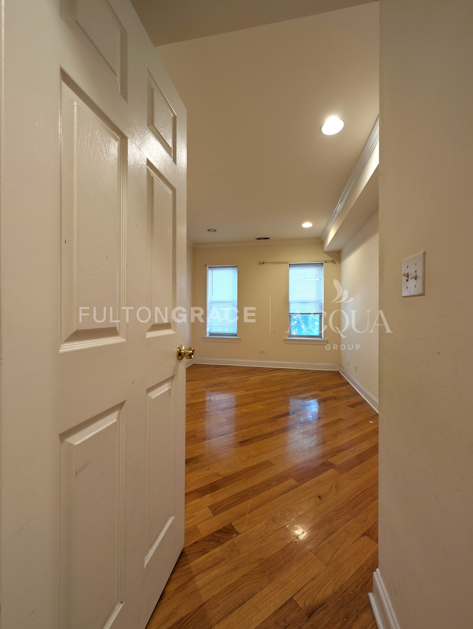 Building Photo - 6937 N Oakley Ave