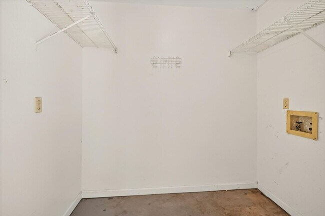 Building Photo - 898 Meginnis Ln