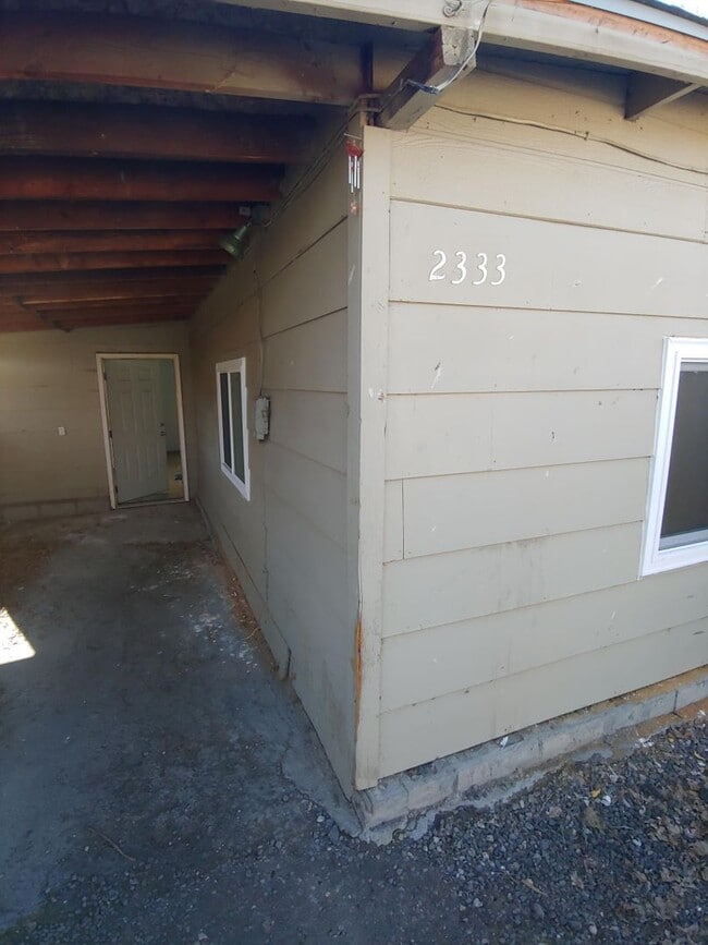 Building Photo - 2 Bedroom 1 Bath- House